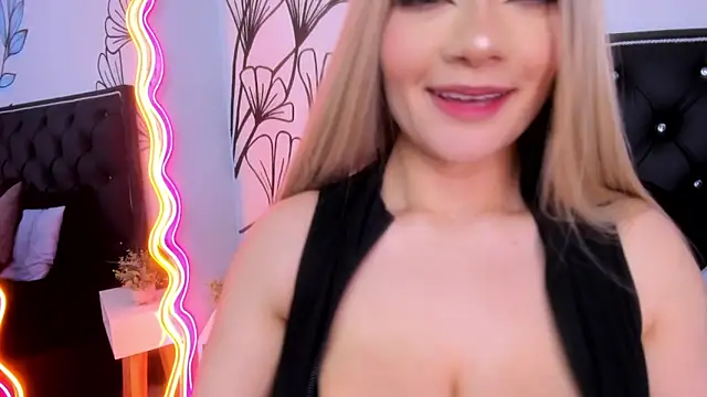 Snapshot of Sweet_Ariadna_ chatting on April 19, 6:10 pm Sweet Ariadna online show from April 19, 6:10 pm