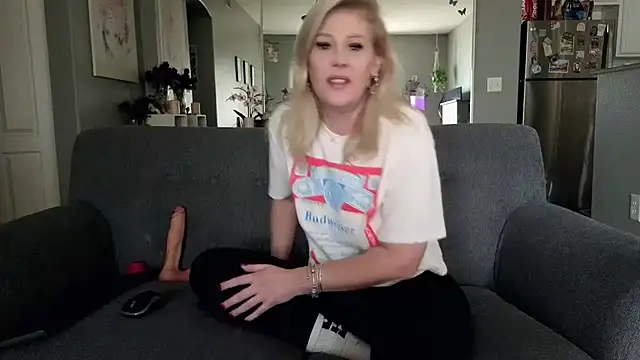 Lexi Shocker online show from November 16, 5:40 pm