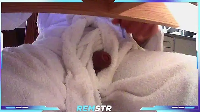 Snapshot of Remstr chatting on February 6, 9:17 pm Remstr online show from February 6, 9:17 pm