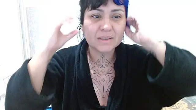 Snapshot of vaholiver chatting on May 31, 2:35 pm vaholiver online show from May 31, 2:35 pm