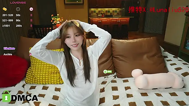 Snapshot of Luna520 chatting on January 17, 1:35 pm Luna520 online show from January 17, 1:35 pm