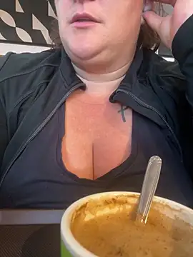 Snapshot of sweeti_Em chatting on September 30, 3:06 pm sweeti Em online show from September 30, 3:06 pm