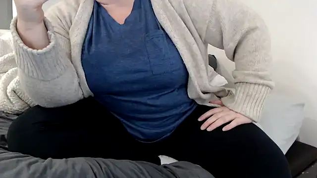 sweeti Em online show from February 8, 6:11 pm