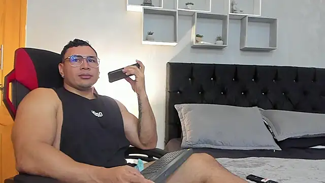 tyler hank01 online show from April 8, 11:48 pm