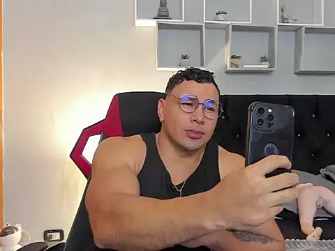 tyler hank01 online show from April 16, 1:39 am