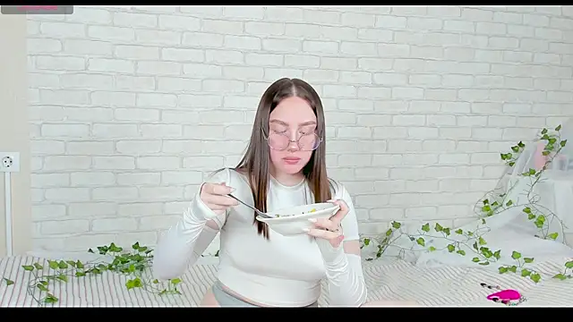 LinaKenny online show from November 10, 6:40 pm