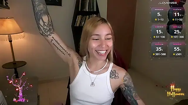 Saucy Jenn online show from October 31, 2:01 am