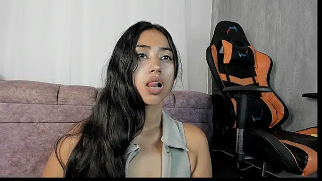 Snapshot of Valentinne_z chatting on January 23, 3:54 pm Valentinne z online show from January 23, 3:54 pm