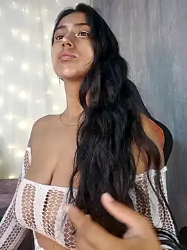 Snapshot of Valentinne_z chatting on January 29, 6:43 am Valentinne z online show from January 29, 6:43 am