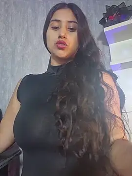 Snapshot of Valentinne_z chatting on October 24, 3:25 am Valentinne z online show from October 24, 3:25 am
