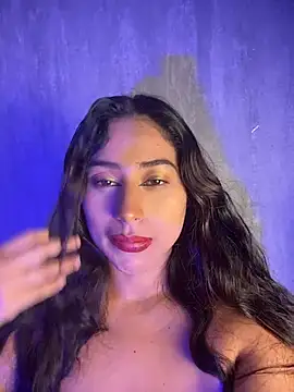 Snapshot of Valentinne_z chatting on February 3, 6:40 am Valentinne z online show from February 3, 6:40 am