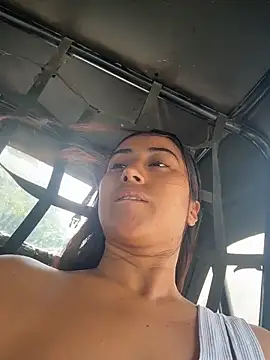 Snapshot of Valentinne_z chatting on February 7, 3:38 pm Valentinne z online show from February 7, 3:38 pm