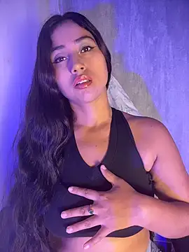 Snapshot of Valentinne_z chatting on February 15, 4:53 am Valentinne z online show from February 15, 4:53 am