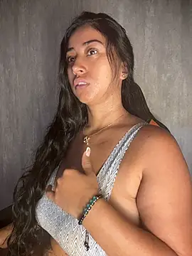 Snapshot of Valentinne_z chatting on March 19, 11:03 am Valentinne z online show from March 19, 11:03 am