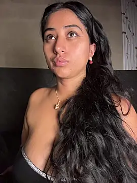 Snapshot of Valentinne_z chatting on May 3, 7:58 am Valentinne z online show from May 3, 7:58 am
