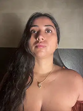 Snapshot of Valentinne_z chatting on May 11, 10:21 am Valentinne z online show from May 11, 10:21 am