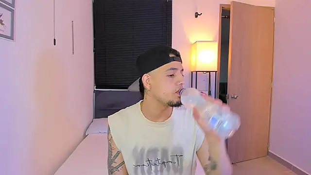 alejandro calderon1 online show from April 4, 3:38 am