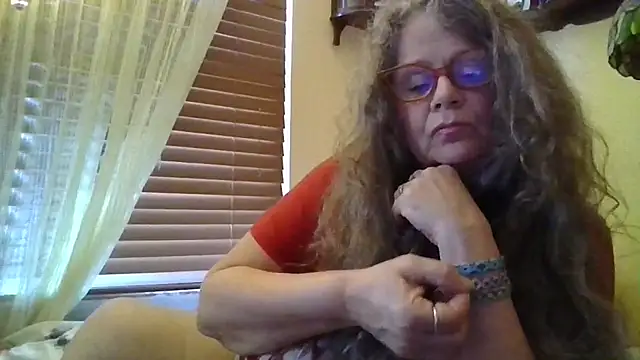 Snapshot of DestineeLoverGirl chatting on April 1, 4:59 pm DestineeLoverGirl online show from April 1, 4:59 pm