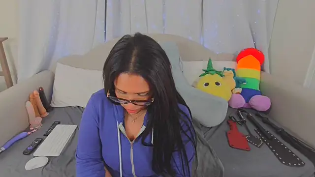 MeghanXO online show from April 1, 1:50 am