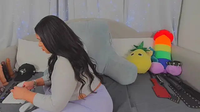 MeghanXO online show from April 11, 11:42 pm