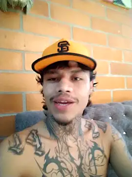 Snapshot of matew_rodriguez8 chatting on February 26, 4:28 pm matew rodriguez8 online show from February 26, 4:28 pm