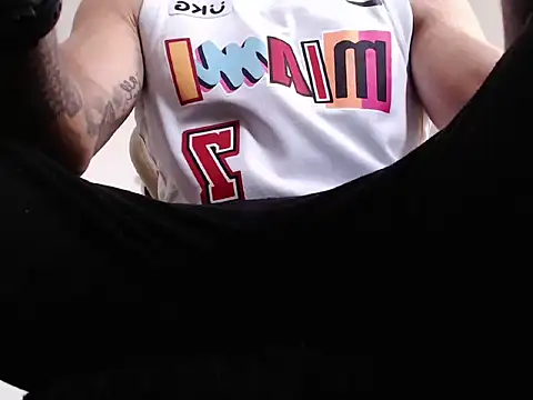 Snapshot of xxxtreme_master7 chatting on May 6, 5:40 pm xxxtreme master7 online show from May 6, 5:40 pm