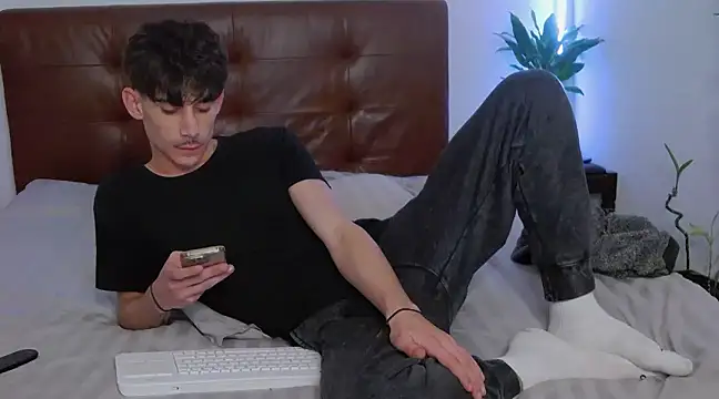 Snapshot of DanielCrush1 chatting on February 13, 12:11 pm DanielCrush1 online show from February 13, 12:11 pm