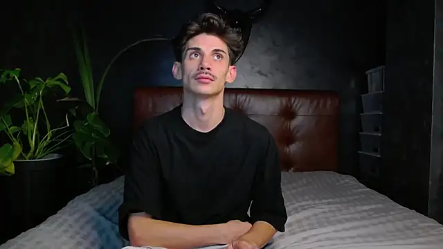 Snapshot of DanielCrush1 chatting on October 8, 5:54 pm DanielCrush1 online show from October 8, 5:54 pm