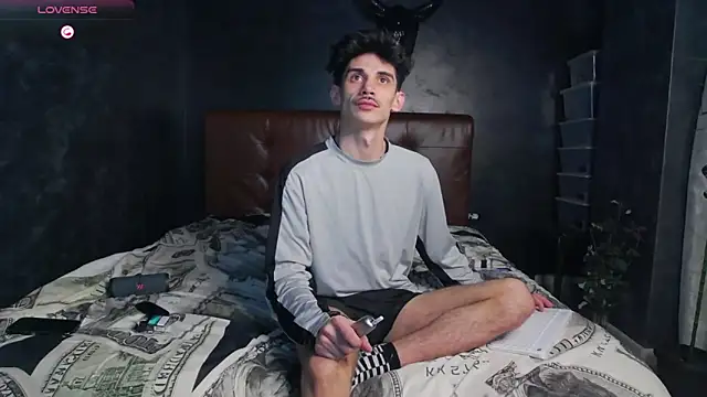 Snapshot of DanielCrush1 chatting on February 9, 7:12 am DanielCrush1 online show from February 9, 7:12 am