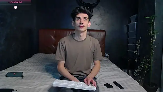 Snapshot of DanielCrush1 chatting on March 16, 11:14 am DanielCrush1 online show from March 16, 11:14 am