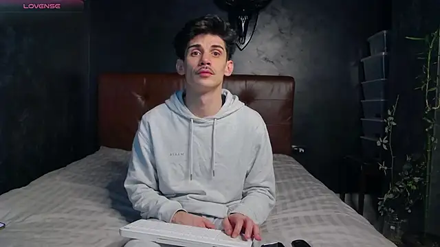 Snapshot of DanielCrush1 chatting on March 17, 5:49 pm DanielCrush1 online show from March 17, 5:49 pm