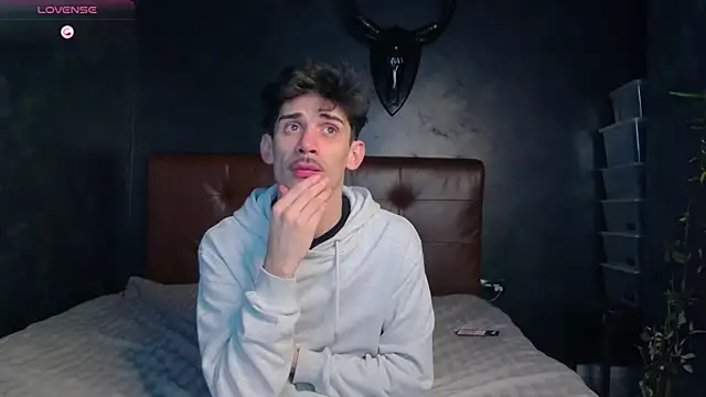 Snapshot of DanielCrush1 chatting on March 19, 1:09 am DanielCrush1 online show from March 19, 1:09 am