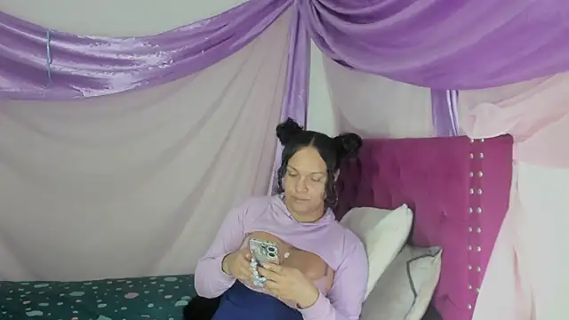 Snapshot of sirenadirtysexxx chatting on October 28, 3:43 am sirenadirtysexxx online show from October 28, 3:43 am