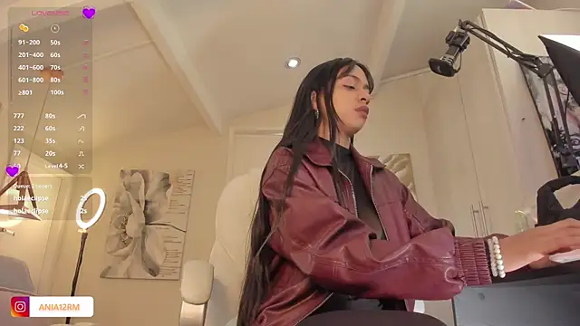 catalinasaiz online show from December 22, 5:54 pm