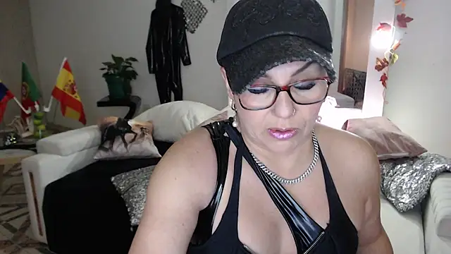 Myrnasexxx online show from February 5, 11:50 pm