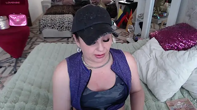 Myrnasexxx online show from April 22, 9:05 pm