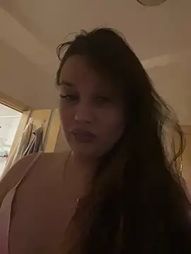 Snapshot of AminaCharm chatting on February 9, 3:56 pm AminaCharm online show from February 9, 3:56 pm