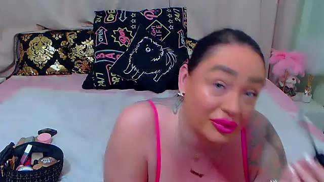 Snapshot of BustyVicky chatting on February 10, 10:40 pm BustyVicky online show from February 10, 10:40 pm