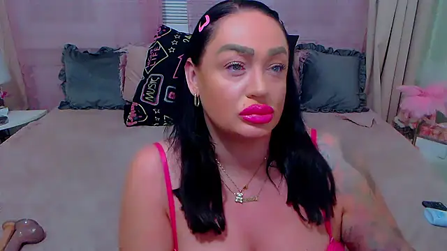 Snapshot of BustyVicky chatting on March 17, 9:45 pm BustyVicky online show from March 17, 9:45 pm