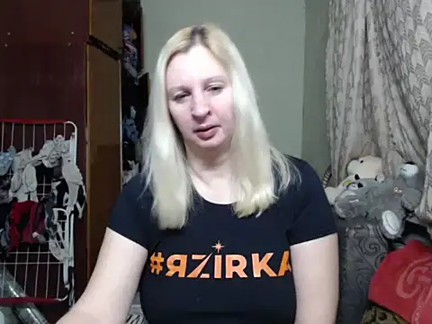 BustyBlond online show from February 23, 4:02 pm