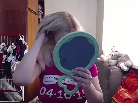 BustyBlond online show from March 8, 6:21 am