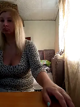 BustyBlond online show from September 25, 5:22 am