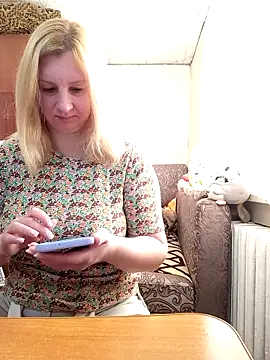 BustyBlond online show from March 23, 5:33 am