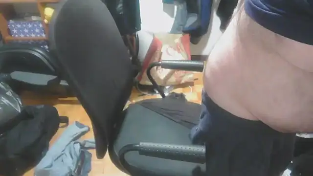 mikeyhotbear online show from December 2, 6:30 am