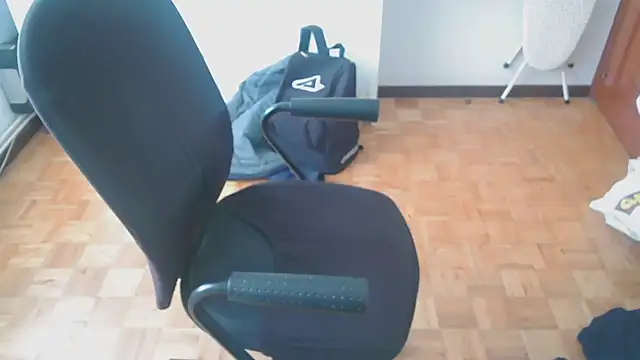 mikeyhotbear online show from December 2, 10:31 am