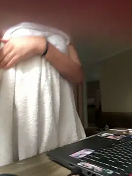 GabriSaenz online show from December 28, 9:30 pm