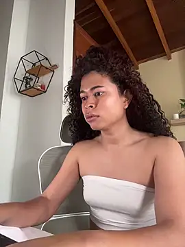 Snapshot of GabriSaenz chatting on June 13, 1:20 pm GabriSaenz online show from June 13, 1:20 pm