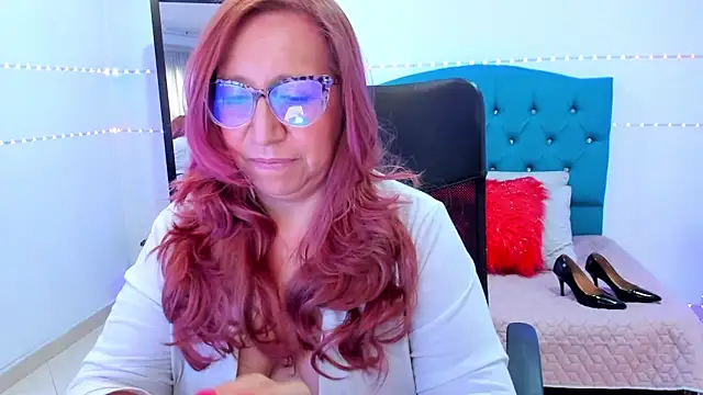 Snapshot of vaalery_sweet chatting on February 10, 7:38 pm vaalery sweet online show from February 10, 7:38 pm