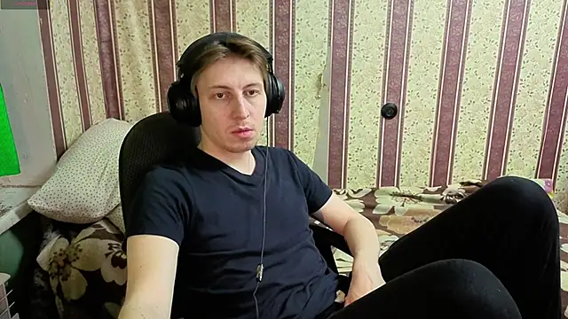 darienlarge online show from December 18, 2:45 pm