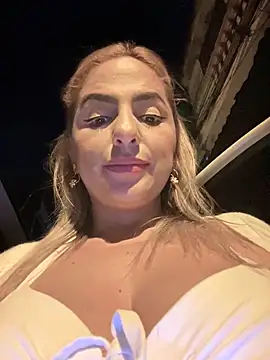 Snapshot of sammyqueenx21 chatting on March 23, 2:15 am sammyqueenx21 online show from March 23, 2:15 am